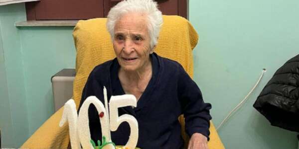 Bisignano, nonna Maria Sangermano spegne 105 candeline: festa con 9 nipoti e 14 pronipoti