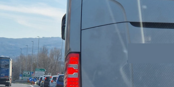 Traffico nel caos all’ingresso dell’autostrada del Mediterraneo: c’è l’inferno agli svincoli di Cosenza Nord e Montalto