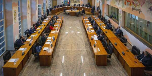 Cosenza, rimpasto vicino. Ma Caruso frena: bisogna solo riempire una casella