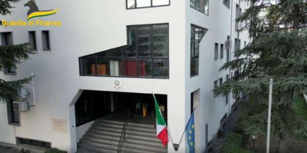 Truffa aggravata ai danni dell’Azienda ospedaliera di Cosenza, sequestrati 68.000 euro a due persone