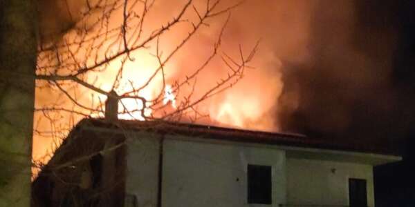 San Marco Argentano, incendio nel sottotetto di un’abitazione: tanta paura tra i residenti