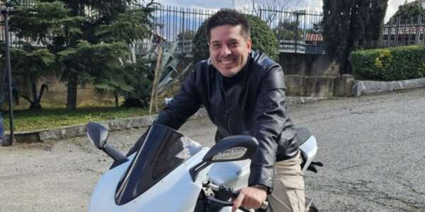Montalto Uffugo, non regge il freno a mano e il furgone si sgancia: morto schiacciato un 41 enne