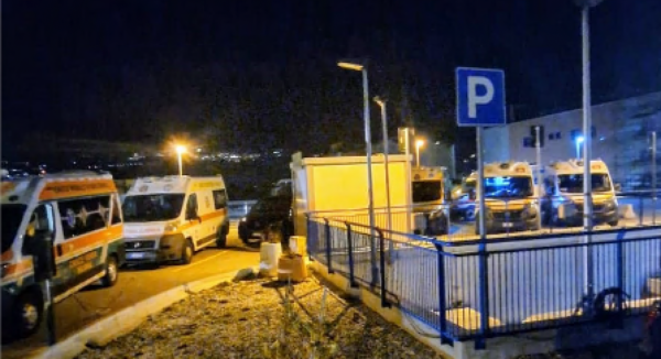 Cosenza, la sanità ferma nel piazzale dell’Annunziata