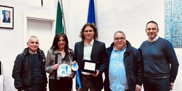 Mendicino, premiato il campione mondiale di nuoto in acque gelide Egor Tropeano
