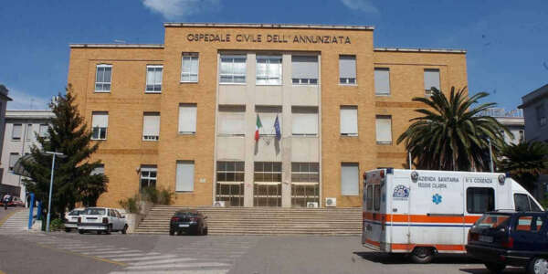 Fratellini di Paola, operato il più piccolo di due anni per la frattura al braccio destro: “Sta bene”