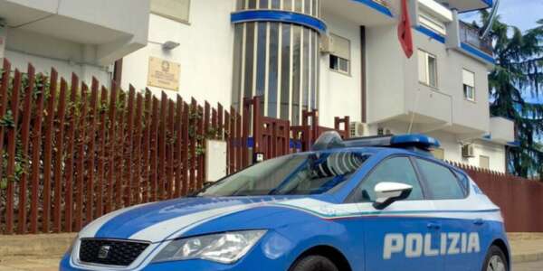 Rapina il titolare di un negozio di Corigliano Calabro, arrestato un 44enne