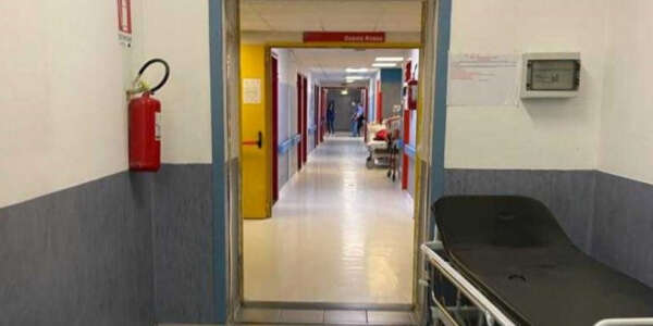 Pronto soccorso di Cosenza, scatta l’allarme polmoniti