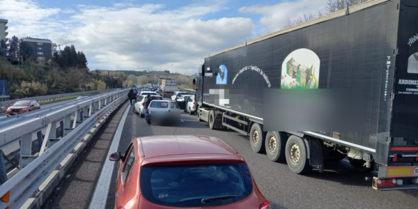 Traffico in tilt per un tamponamento sull’A2 tra Cosenza e Rende