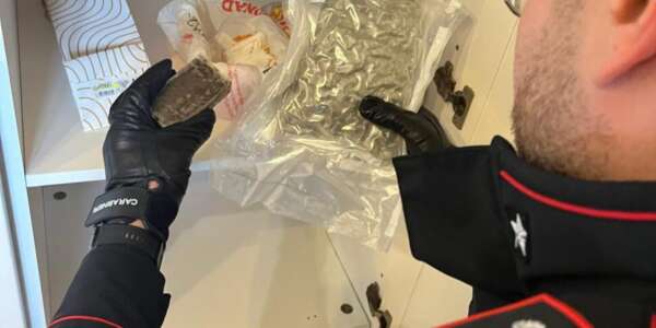 Amantea, oltre mezzo chilo di droga in casa: 51enne arrestato