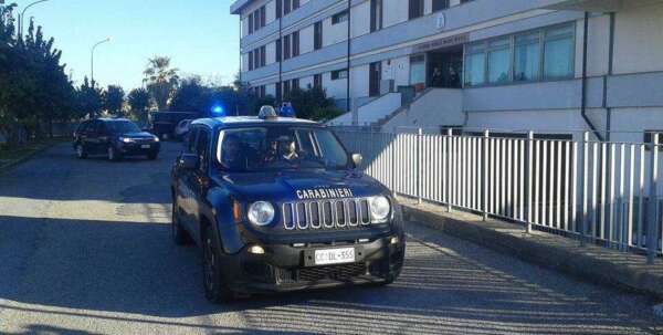 Bimbi maltrattati: i carabinieri di Paola analizzano i cellulari degli indagati