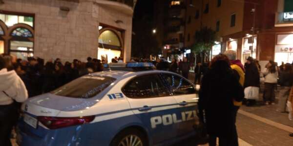 Doveva essere ai domiciliari ma si trovava in strada con madre e sorella, arrestato 19enne a Cosenza per evasione
