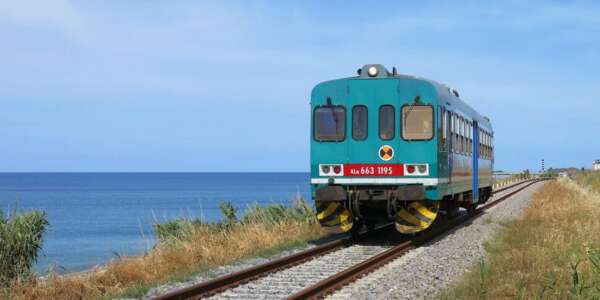 Ferrovia, quella ruggine sui binari tra Sibari e Cariati