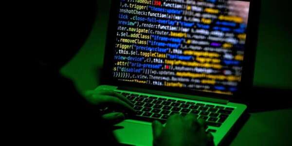 Decine di truffe col metodo “sextortion” e “love scam”: 3 arresti a Trapani. A Cosenza una delle basi operative
