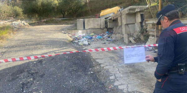 Deposito incontrollato di rifiuti nel Cosentino. Denunciata ditta specializzata nella raccolta