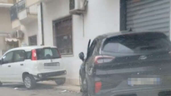 Trebisacce, auto “impazzita” finisce contro auto in sosta: feriti e danni ingenti