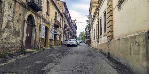 Cosenza, tappeti di bitume per restituire dignità a chilometri di rete viaria