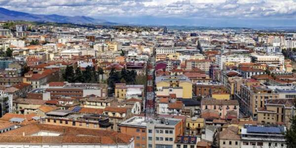 Dehors, traffico e quartieri più vivibili: il piano dell’amministrazione per la nuova Cosenza