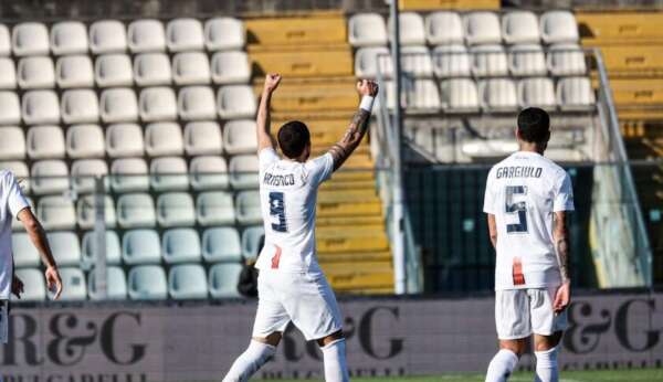 Cosenza, si spegne anche l’ultima speranziella: Pecorino al 97′ salva il Frosinone e finisce 2-2