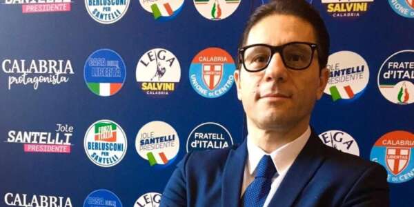 Elezioni a Paola, Ferrari in piazza col “Tricolore”  di Forza Italia