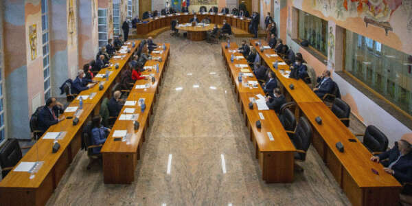 Cosenza, migliora la qualità delle entrate. Ok del Consiglio al Consuntivo