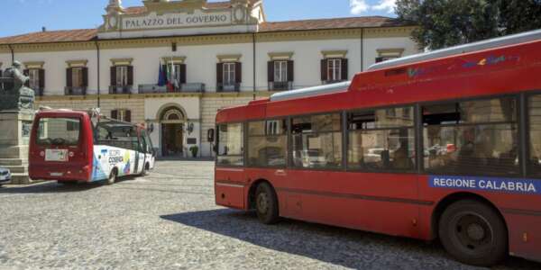 Cosenza, appello di 60 lavoratori Amaco al governatore Roberto Occhiuto