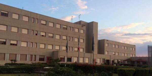 Quattro cellulari all’interno del carcere di Paola, erano occultati in una camera detentiva