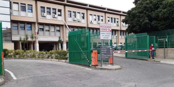 Corigliano-Rossano, brutto incidente al porto di Schiavonea: grave un 14enne, feriti altri due ragazzi