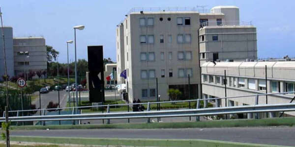 Cocaina già confezionata e due cellulari nel carcere di Rossano