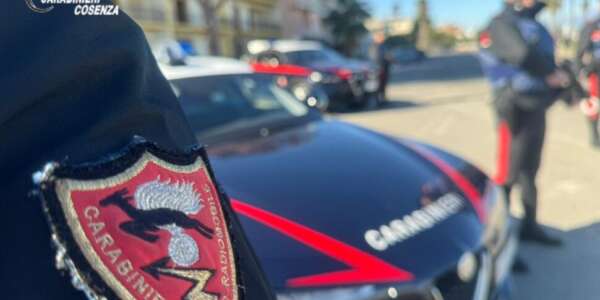 Corigliano Rossano, atti persecutori e violenze domestiche: scattano braccialetto elettronico e domiciliari